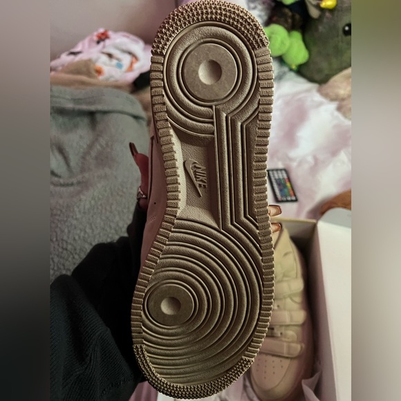 Billie Eilish mushroom nike sneakers. Size 10.5 men’s/12 women’s. - Picture 6 of 6